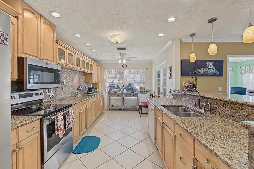 For Sale: $369,000 (2 beds, 2 baths, 1794 Square Feet)