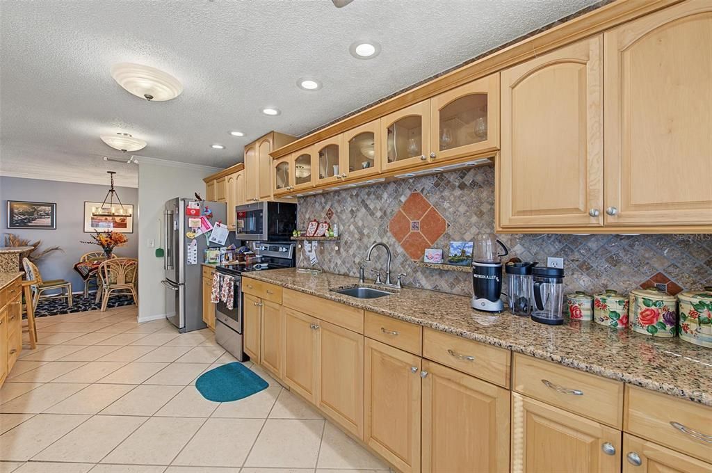 For Sale: $369,000 (2 beds, 2 baths, 1794 Square Feet)