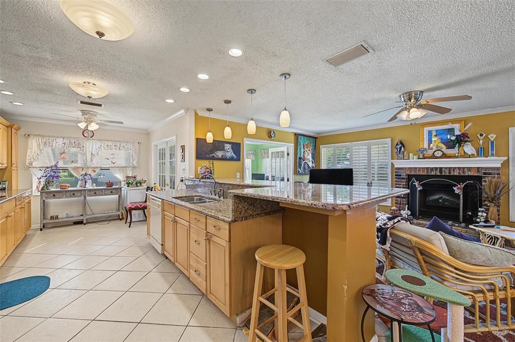 For Sale: $369,000 (2 beds, 2 baths, 1794 Square Feet)