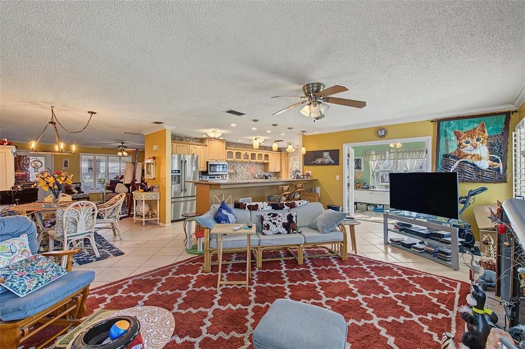 For Sale: $369,000 (2 beds, 2 baths, 1794 Square Feet)
