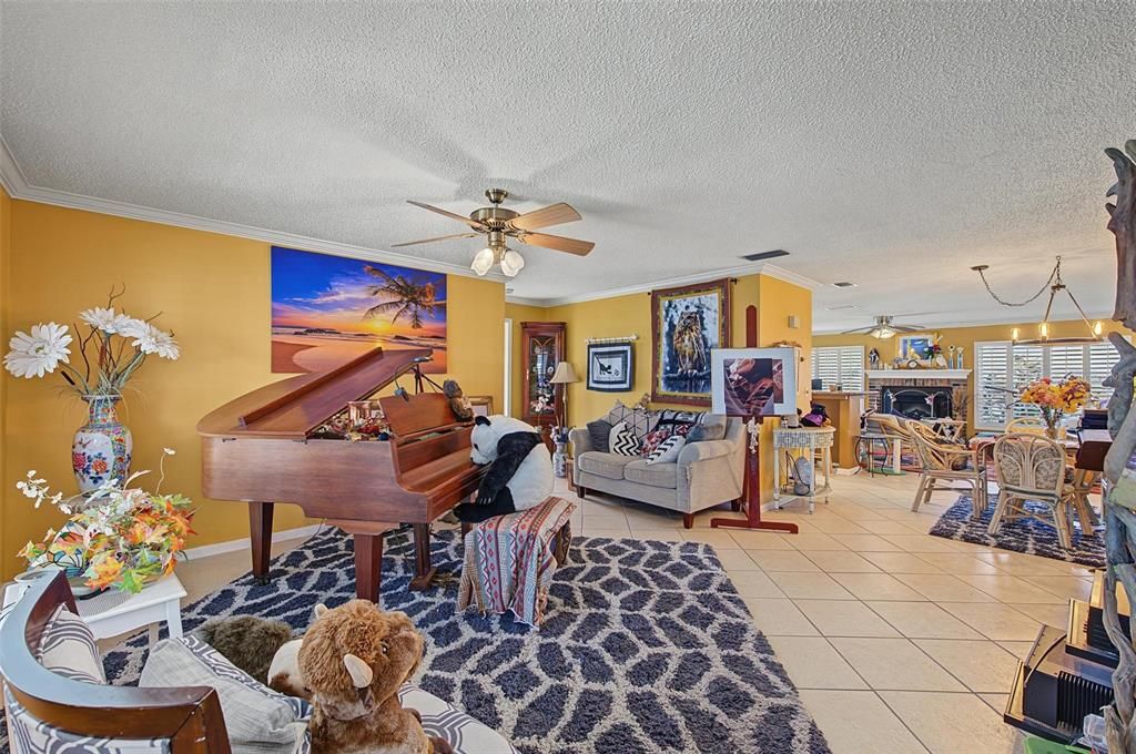 For Sale: $369,000 (2 beds, 2 baths, 1794 Square Feet)