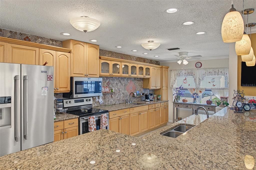 For Sale: $369,000 (2 beds, 2 baths, 1794 Square Feet)