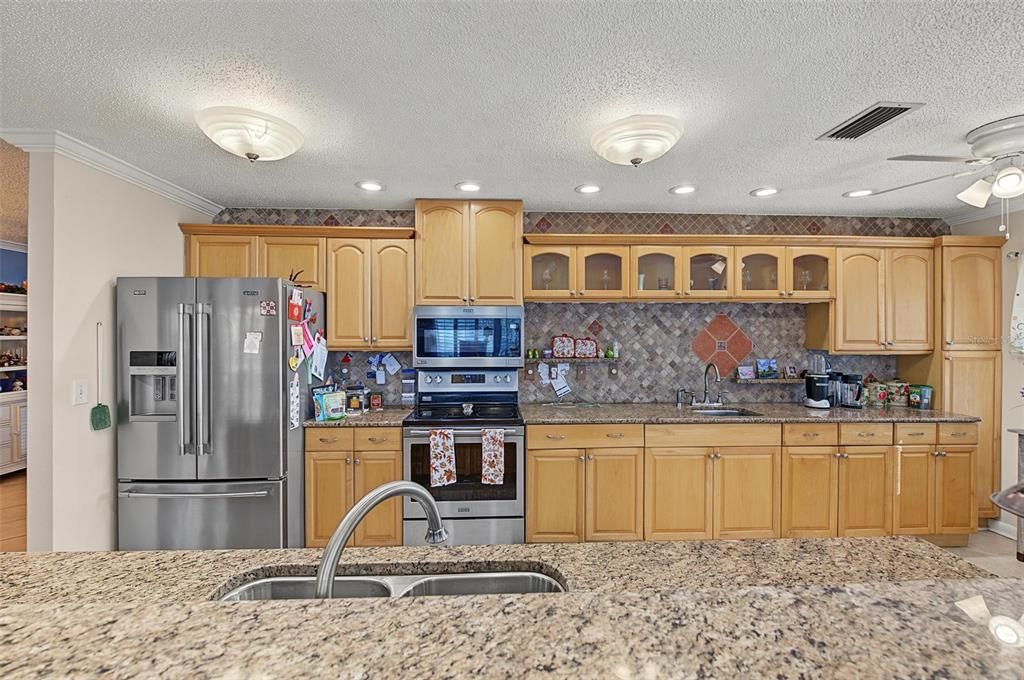 For Sale: $369,000 (2 beds, 2 baths, 1794 Square Feet)