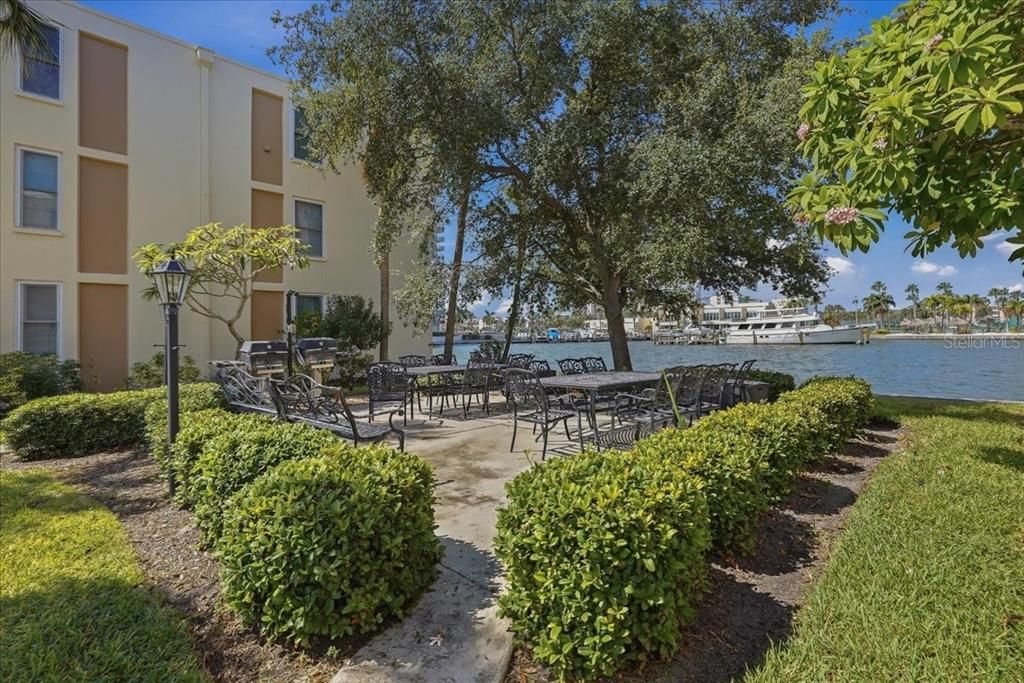 For Rent: $2,750 (2 beds, 2 baths, 1170 Square Feet)