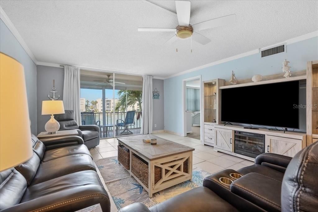For Rent: $2,750 (2 beds, 2 baths, 1170 Square Feet)
