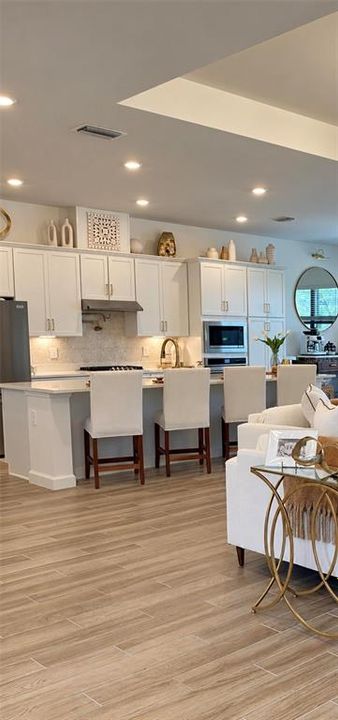 For Sale: $984,900 (4 beds, 2 baths, 3285 Square Feet)