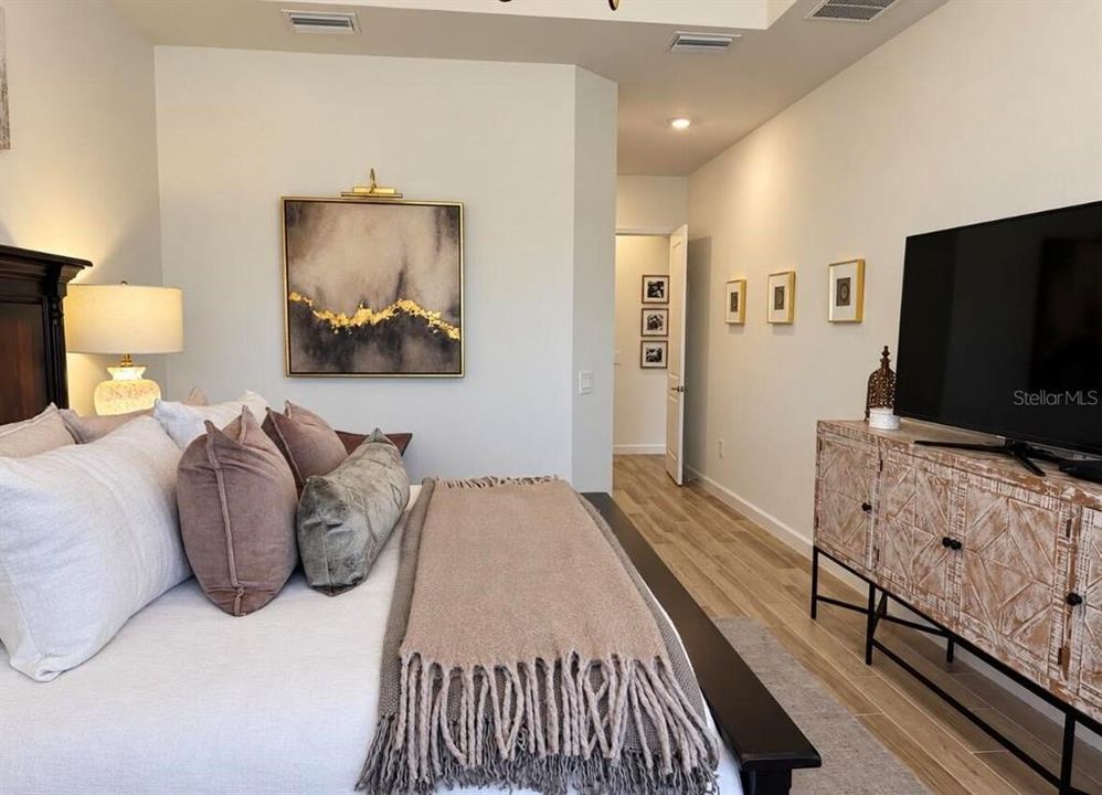 For Sale: $984,900 (4 beds, 2 baths, 3285 Square Feet)