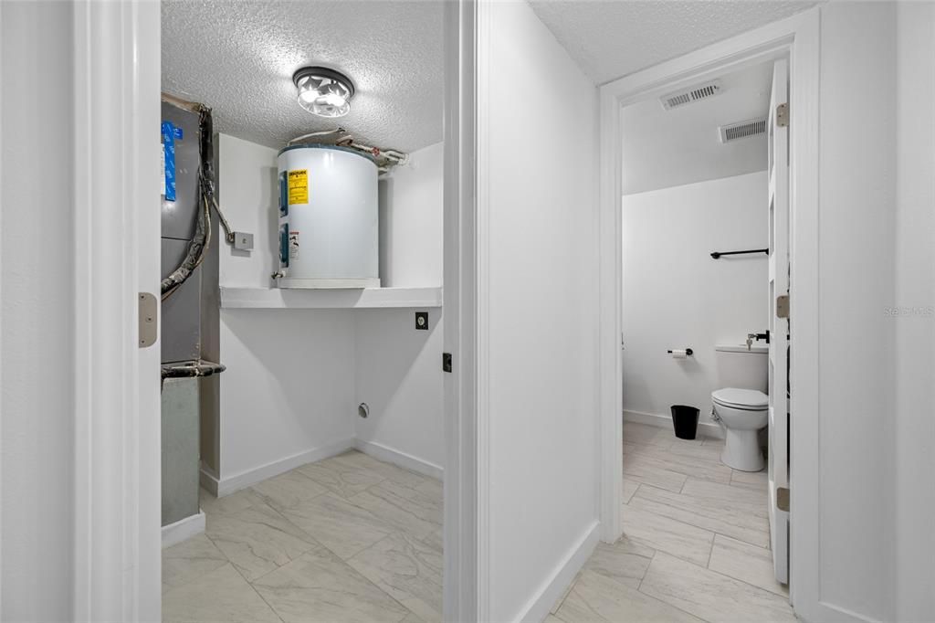 For Sale: $220,000 (2 beds, 2 baths, 960 Square Feet)