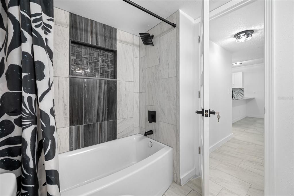 For Sale: $220,000 (2 beds, 2 baths, 960 Square Feet)