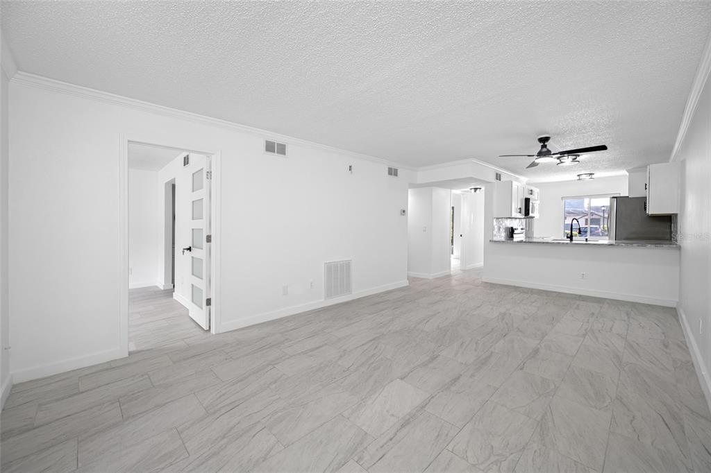 For Sale: $220,000 (2 beds, 2 baths, 960 Square Feet)