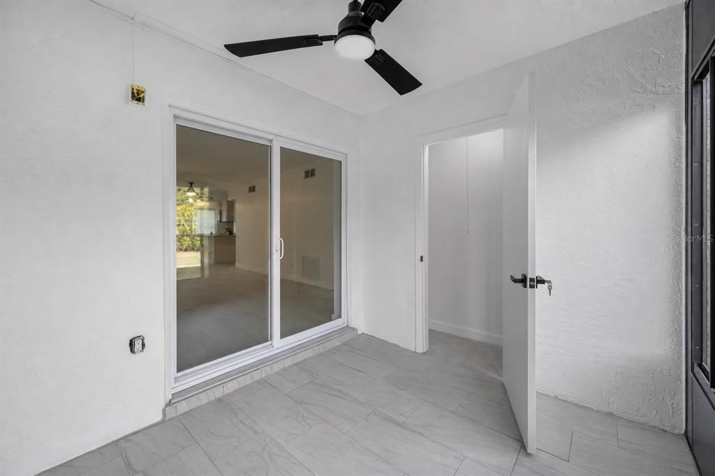 For Sale: $220,000 (2 beds, 2 baths, 960 Square Feet)