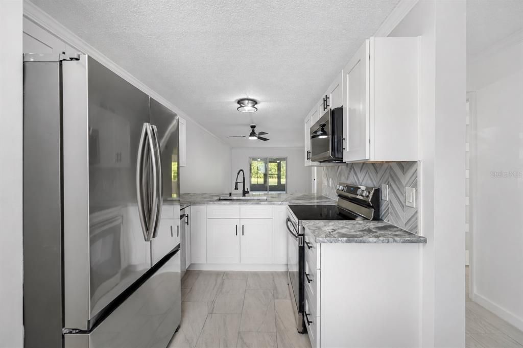For Sale: $220,000 (2 beds, 2 baths, 960 Square Feet)