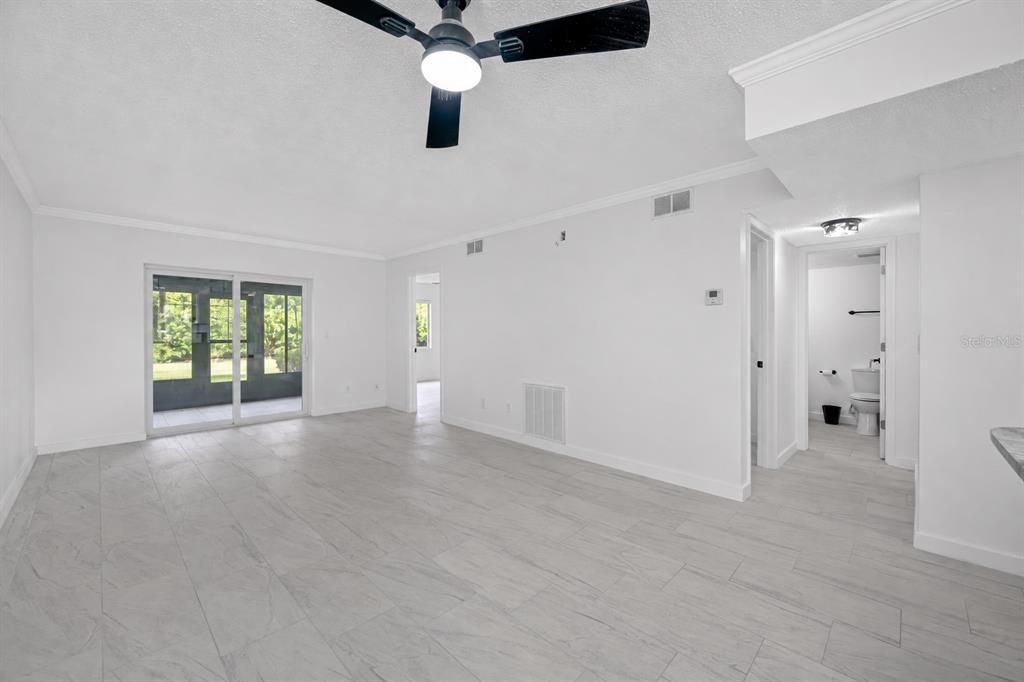 For Sale: $220,000 (2 beds, 2 baths, 960 Square Feet)