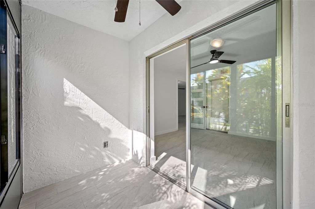 For Sale: $220,000 (2 beds, 2 baths, 960 Square Feet)