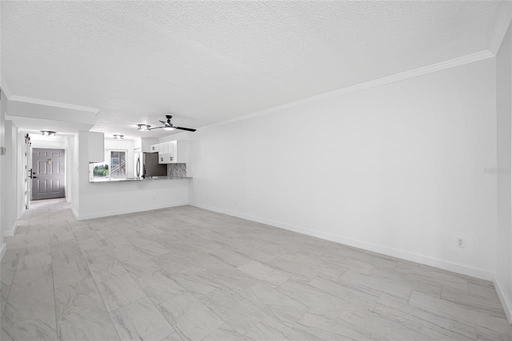 For Sale: $220,000 (2 beds, 2 baths, 960 Square Feet)
