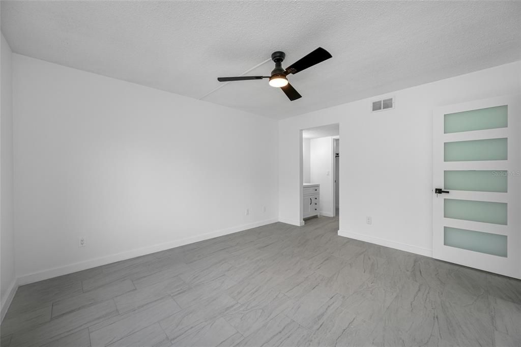 For Sale: $220,000 (2 beds, 2 baths, 960 Square Feet)