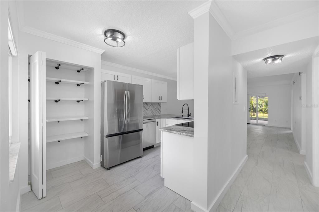 For Sale: $220,000 (2 beds, 2 baths, 960 Square Feet)