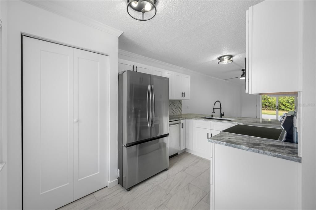 For Sale: $220,000 (2 beds, 2 baths, 960 Square Feet)