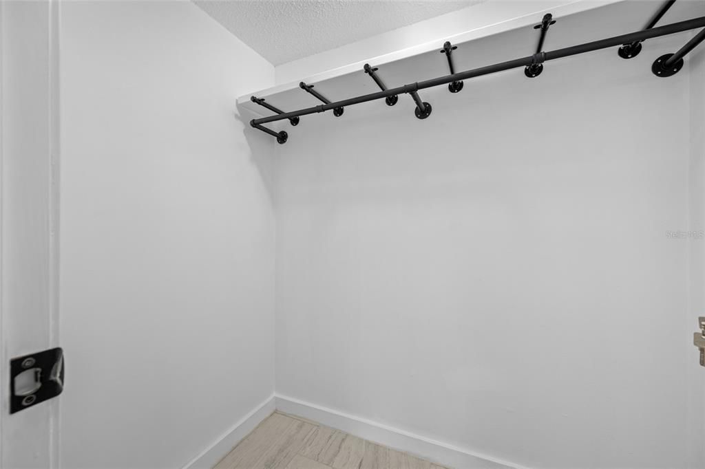For Sale: $220,000 (2 beds, 2 baths, 960 Square Feet)