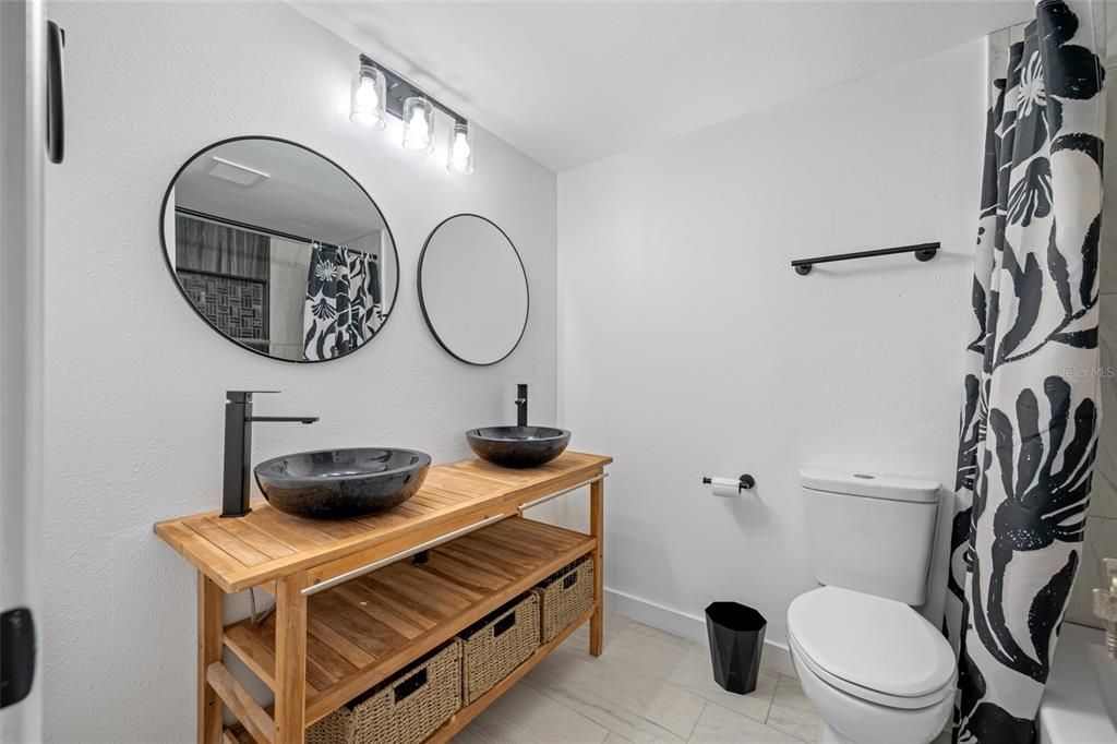 For Sale: $220,000 (2 beds, 2 baths, 960 Square Feet)