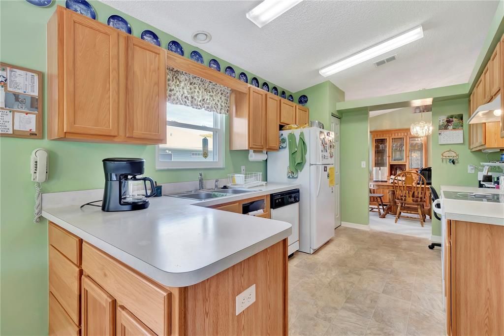 For Sale: $249,900 (2 beds, 2 baths, 1571 Square Feet)