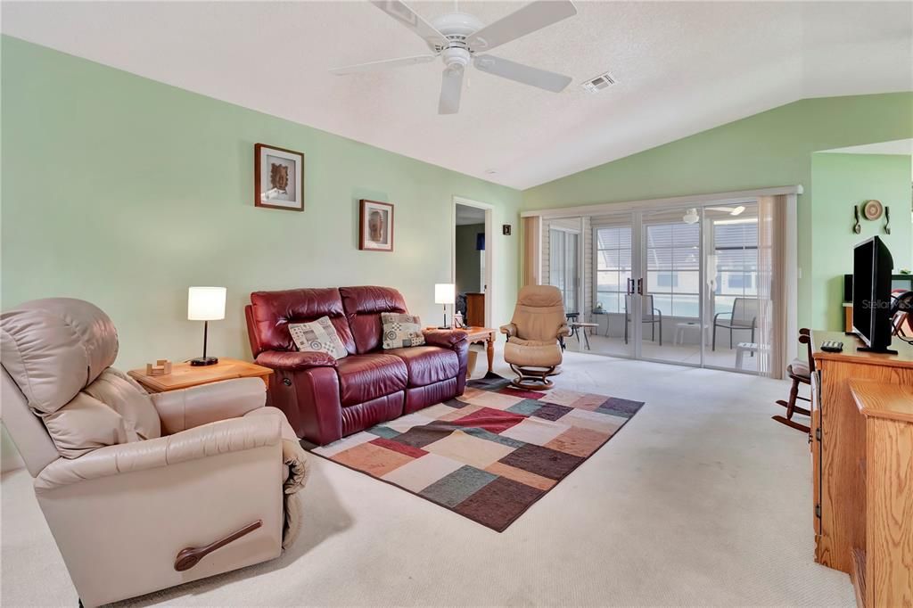 For Sale: $249,900 (2 beds, 2 baths, 1571 Square Feet)
