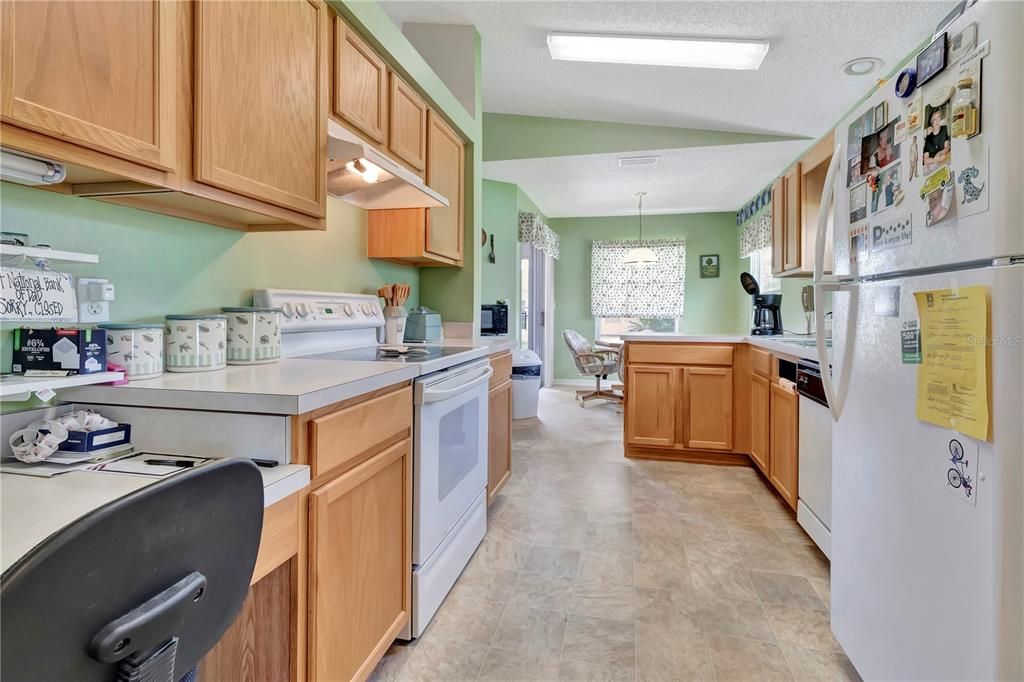 For Sale: $249,900 (2 beds, 2 baths, 1571 Square Feet)