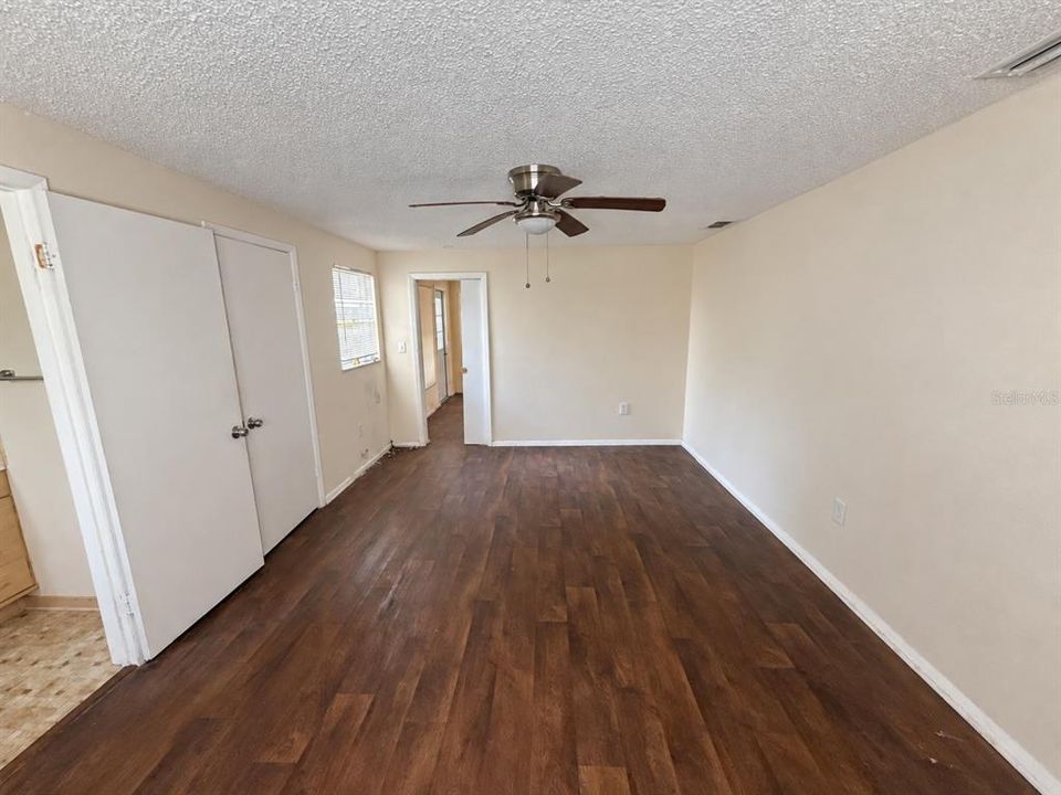 For Sale: $220,000 (3 beds, 3 baths, 1601 Square Feet)