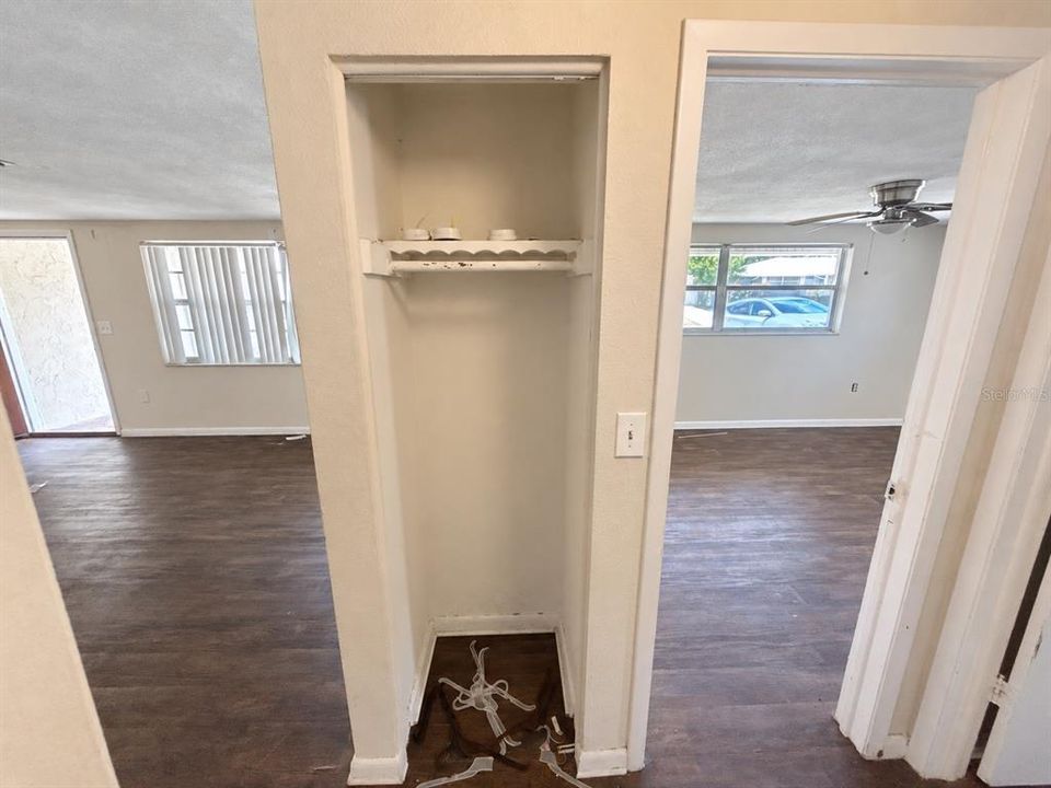 For Sale: $220,000 (3 beds, 3 baths, 1601 Square Feet)