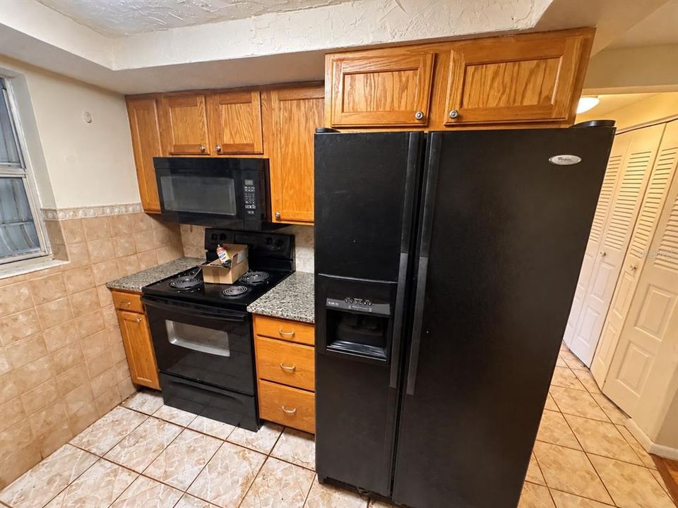 For Sale: $220,000 (3 beds, 3 baths, 1601 Square Feet)