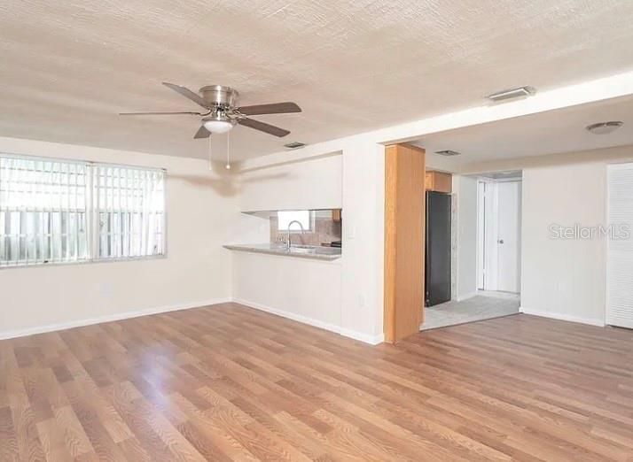 For Sale: $220,000 (3 beds, 3 baths, 1601 Square Feet)