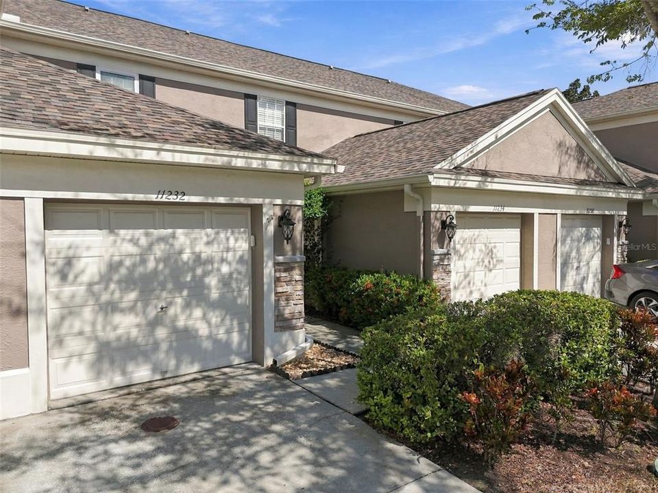 For Sale: $305,000 (2 beds, 2 baths, 1272 Square Feet)