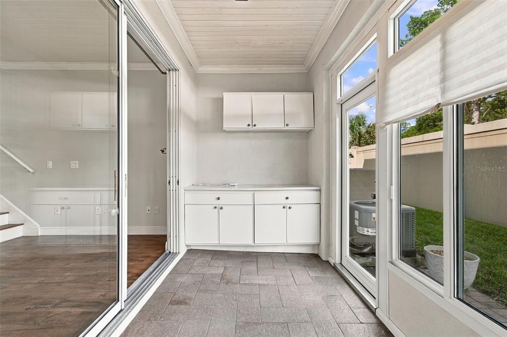 For Sale: $305,000 (2 beds, 2 baths, 1272 Square Feet)