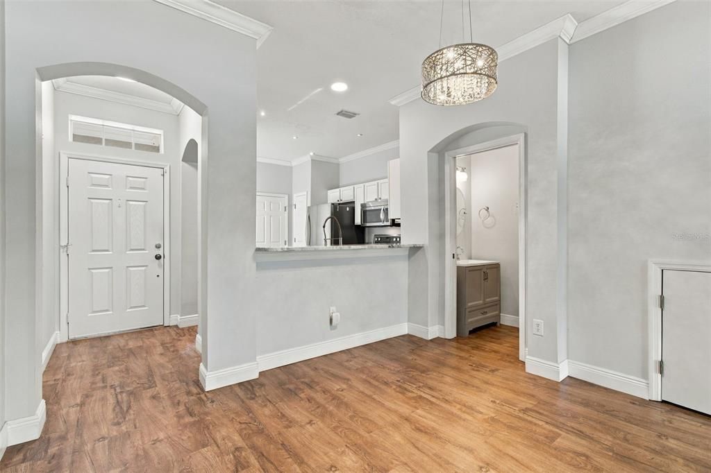 For Sale: $305,000 (2 beds, 2 baths, 1272 Square Feet)