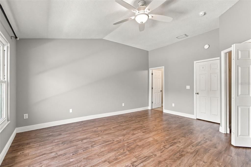 For Sale: $305,000 (2 beds, 2 baths, 1272 Square Feet)