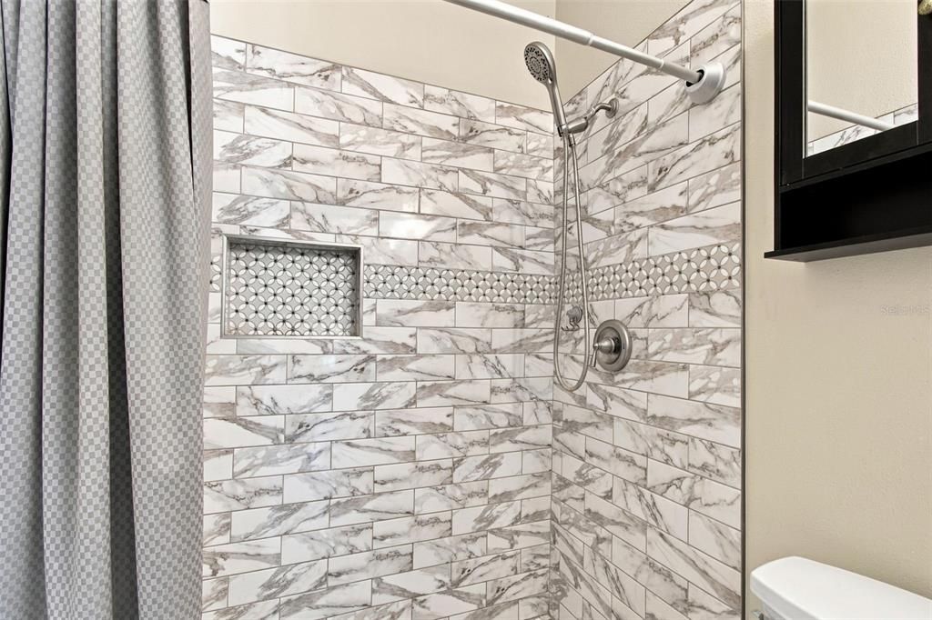 For Sale: $305,000 (2 beds, 2 baths, 1272 Square Feet)