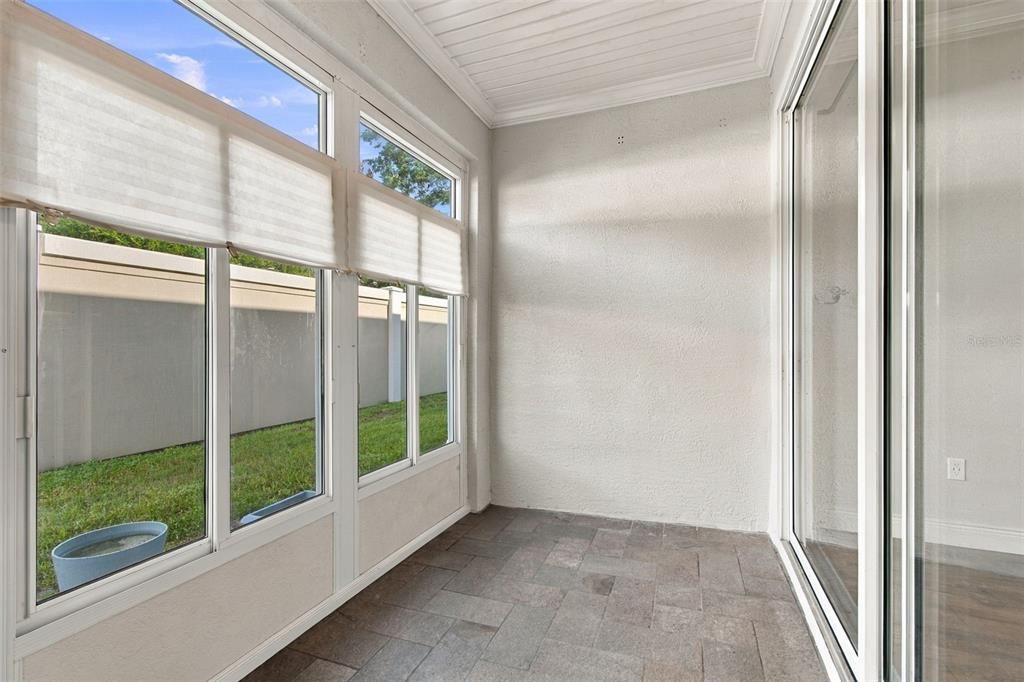 For Sale: $305,000 (2 beds, 2 baths, 1272 Square Feet)