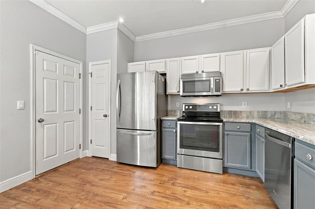 For Sale: $305,000 (2 beds, 2 baths, 1272 Square Feet)