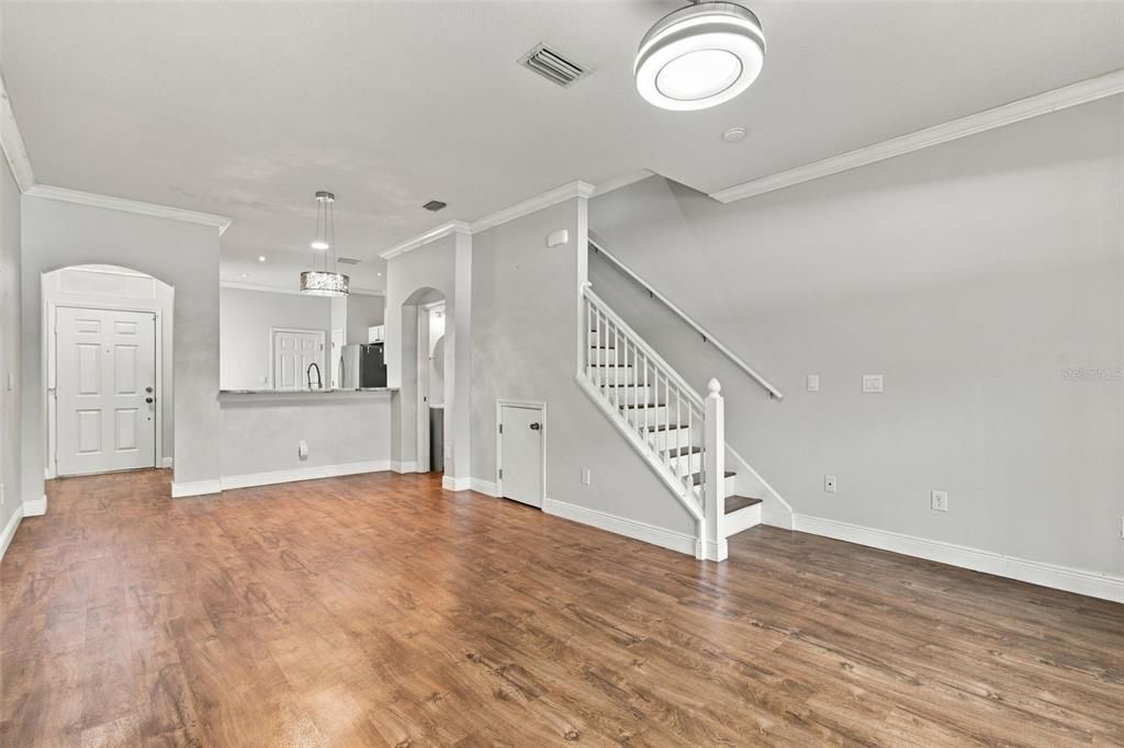 For Sale: $305,000 (2 beds, 2 baths, 1272 Square Feet)
