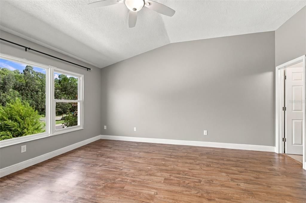 For Sale: $305,000 (2 beds, 2 baths, 1272 Square Feet)