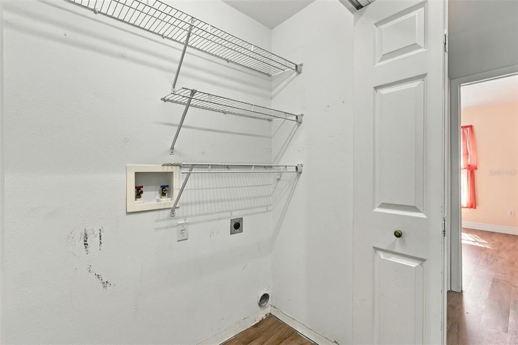 For Sale: $305,000 (2 beds, 2 baths, 1272 Square Feet)