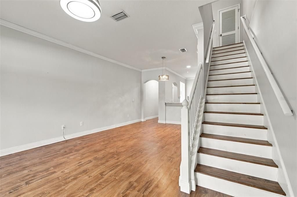 For Sale: $305,000 (2 beds, 2 baths, 1272 Square Feet)