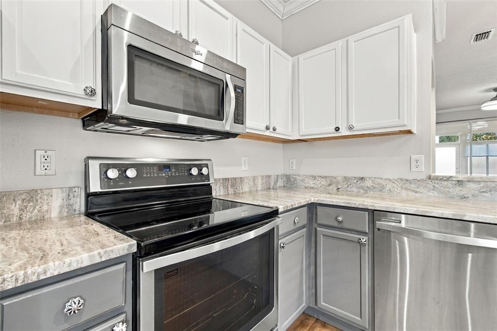 For Sale: $305,000 (2 beds, 2 baths, 1272 Square Feet)