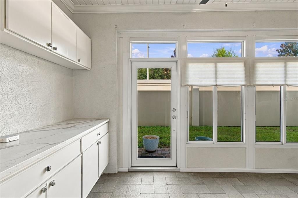 For Sale: $305,000 (2 beds, 2 baths, 1272 Square Feet)