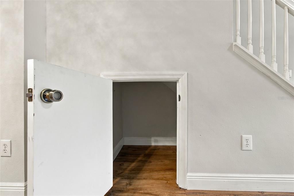 For Sale: $305,000 (2 beds, 2 baths, 1272 Square Feet)
