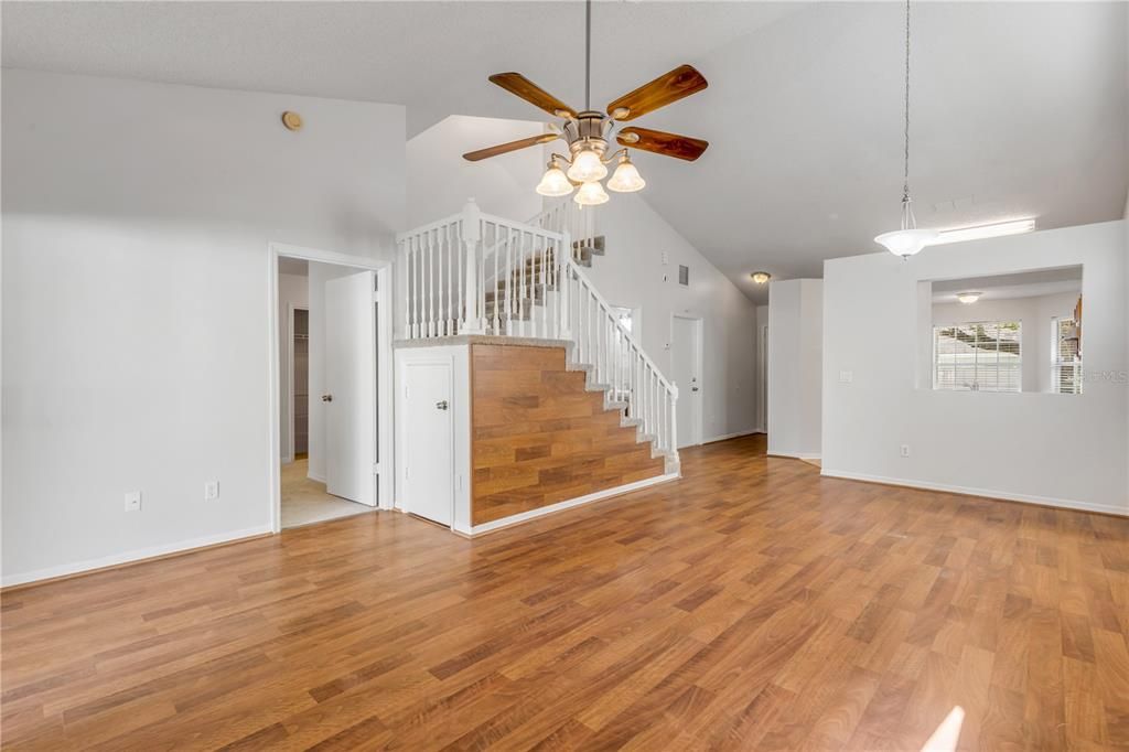 For Sale: $325,000 (3 beds, 2 baths, 1453 Square Feet)