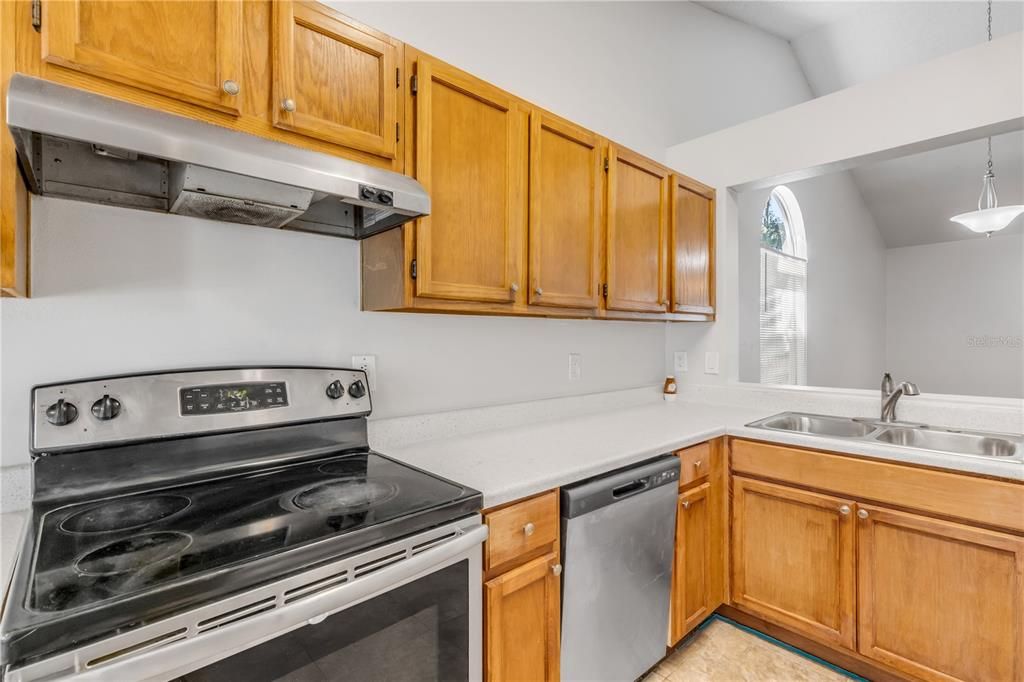 For Sale: $325,000 (3 beds, 2 baths, 1453 Square Feet)