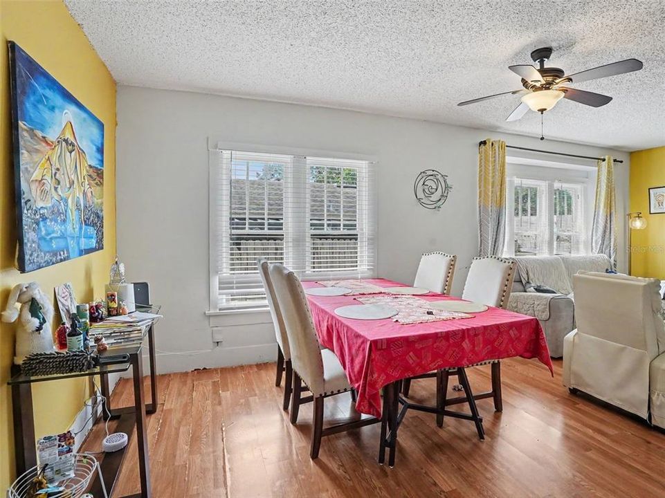 For Sale: $275,000 (2 beds, 2 baths, 1145 Square Feet)