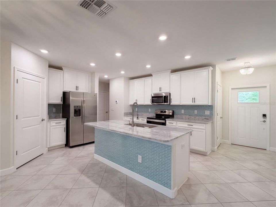 For Sale: $275,000 (2 beds, 2 baths, 1713 Square Feet)
