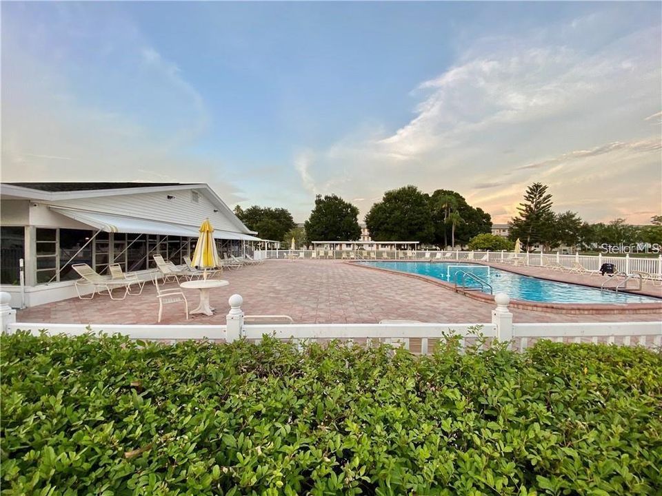 For Rent: $1,300 (2 beds, 2 baths, 950 Square Feet)